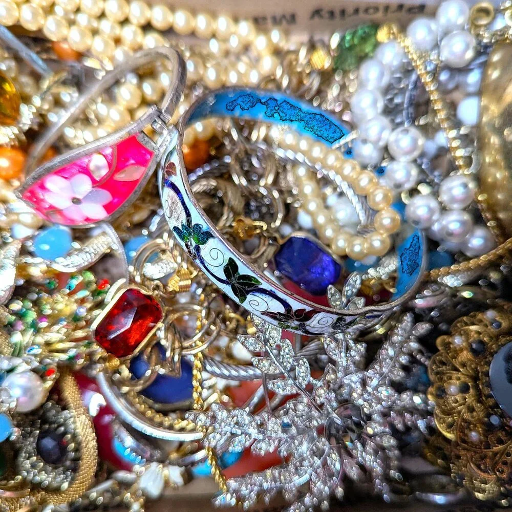 Suprise box of Vintage/new some marked w/ tags 1-1.5 lb box/bag of jewelry! - Picture 2 of 2